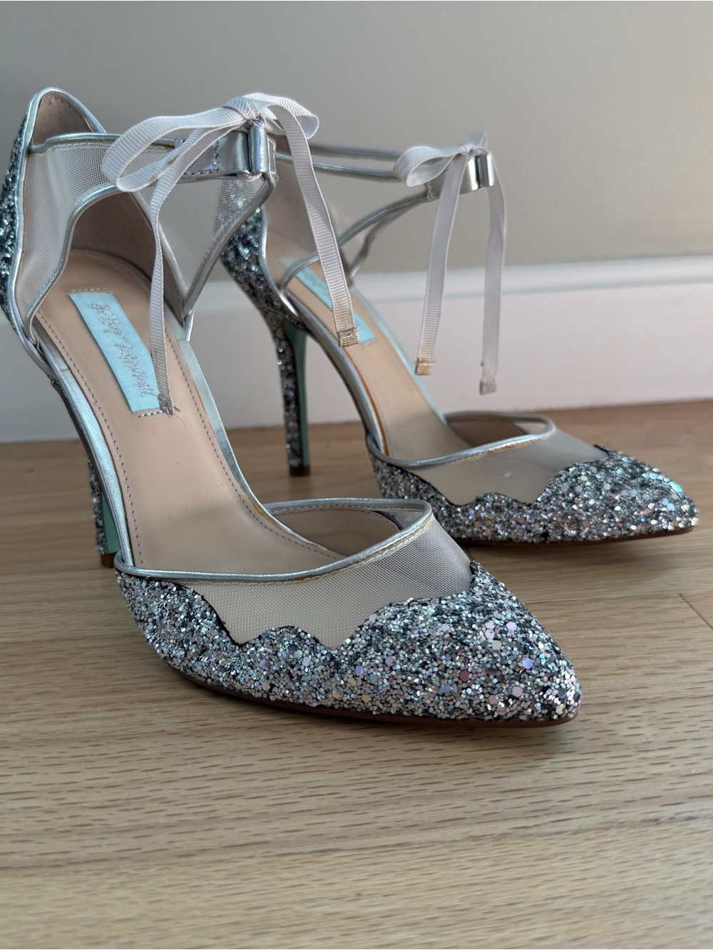 Blue by Betsy Johnson "Stela" Silver Glitter Ankle Tie 4” Heel Pumps (size 9)